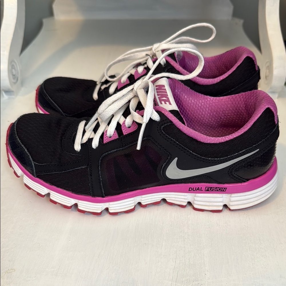 Nike Black and Fuschia Athletic Shoes with Cushioned Support